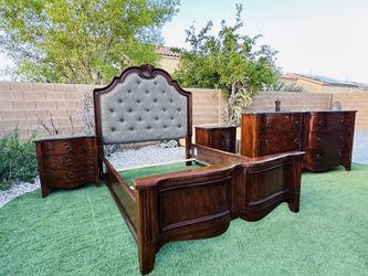 BEAUTIFUL ASHLEY MARBLE TOP QUEEN BEDROOM SET ( FREE DELIVERY 🚚 FIRST FLOOR ) GREAT CONDITION 👌🏻🥰 BED FRAME, NIGHTSTANDS & DRESSER