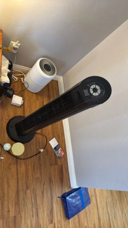 Free rotating black fan