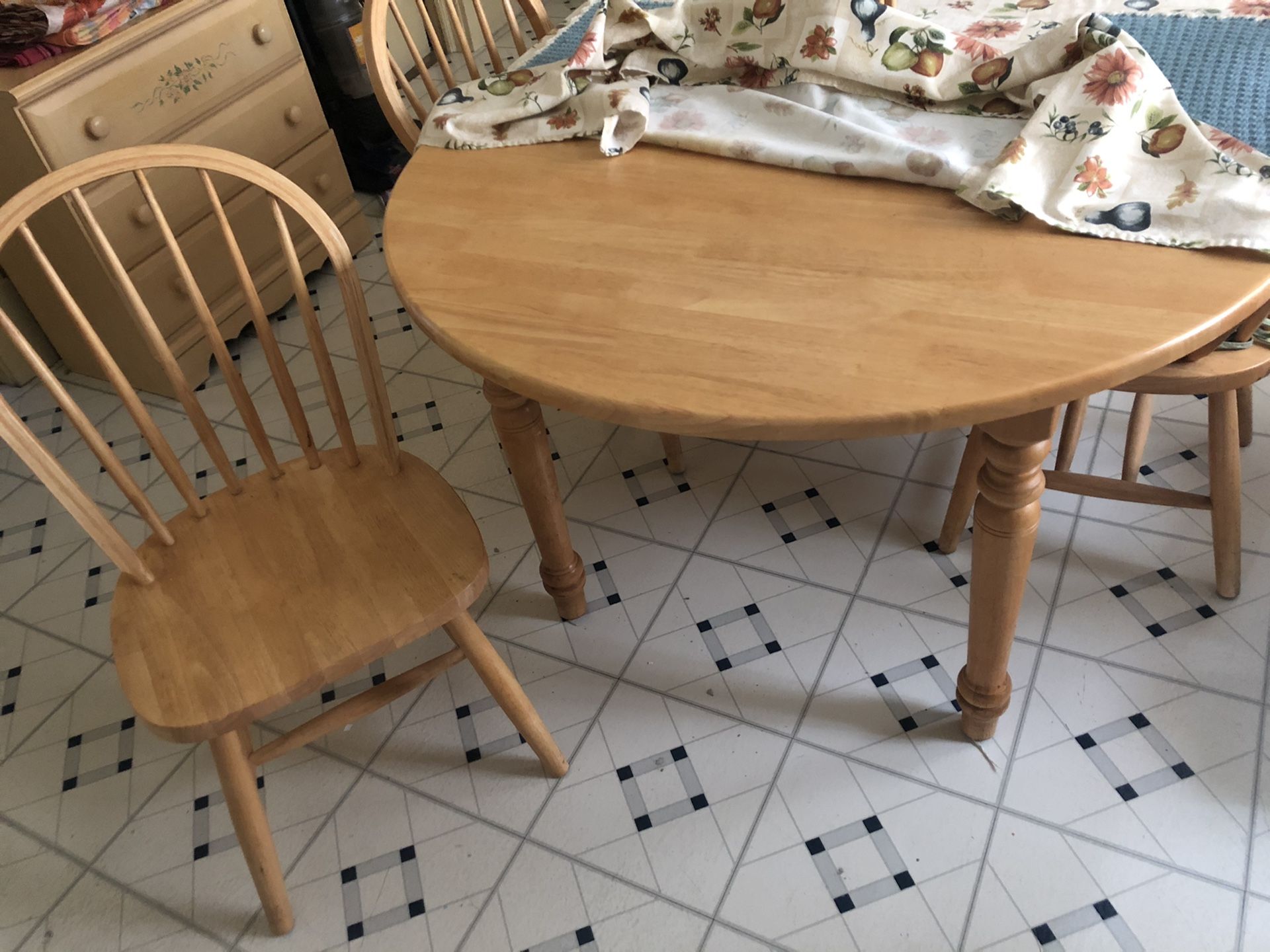 Kitchen table with 4 chairs