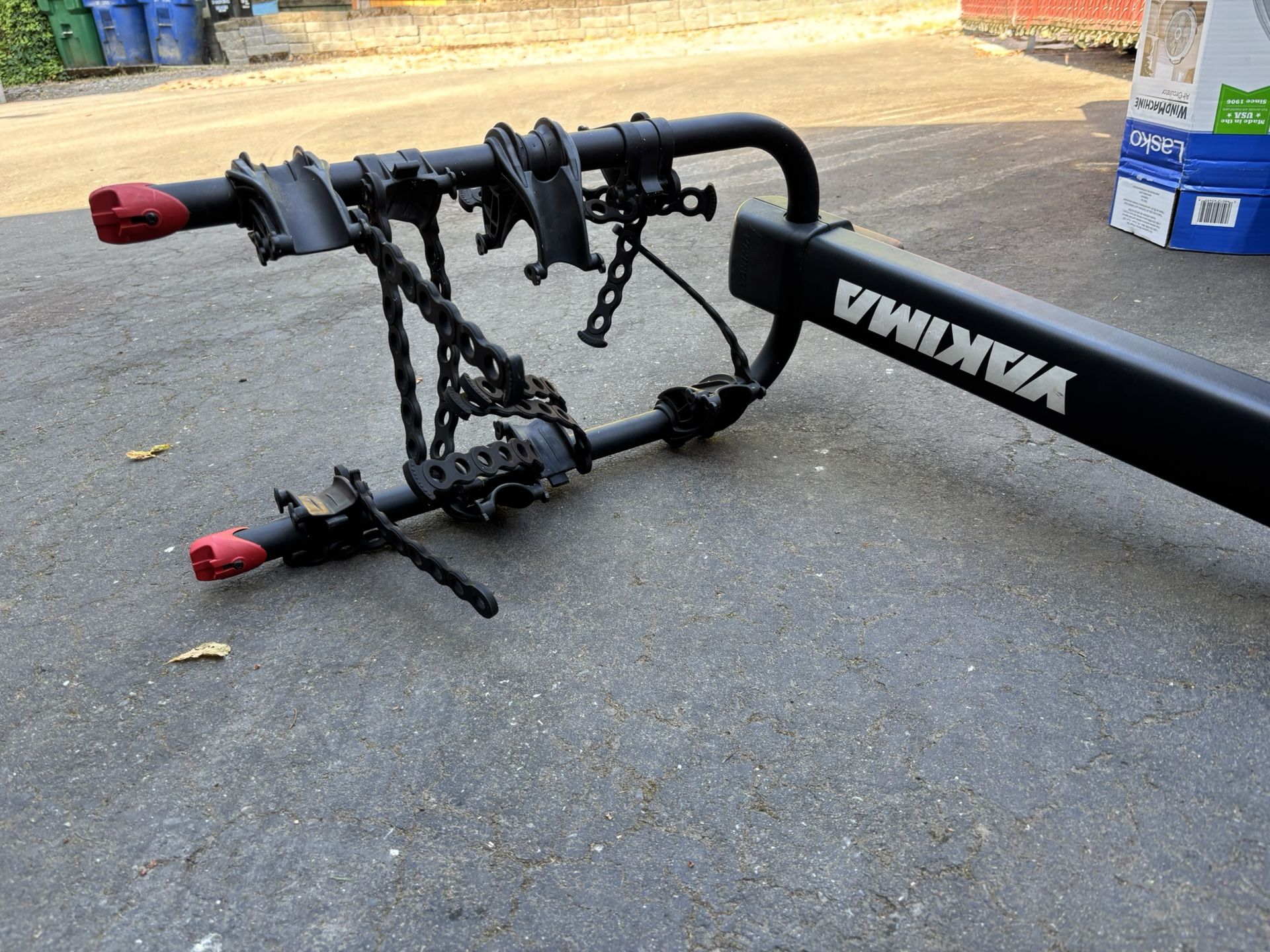 Yakima 4 Bike Rack With Hitch Sleeve
