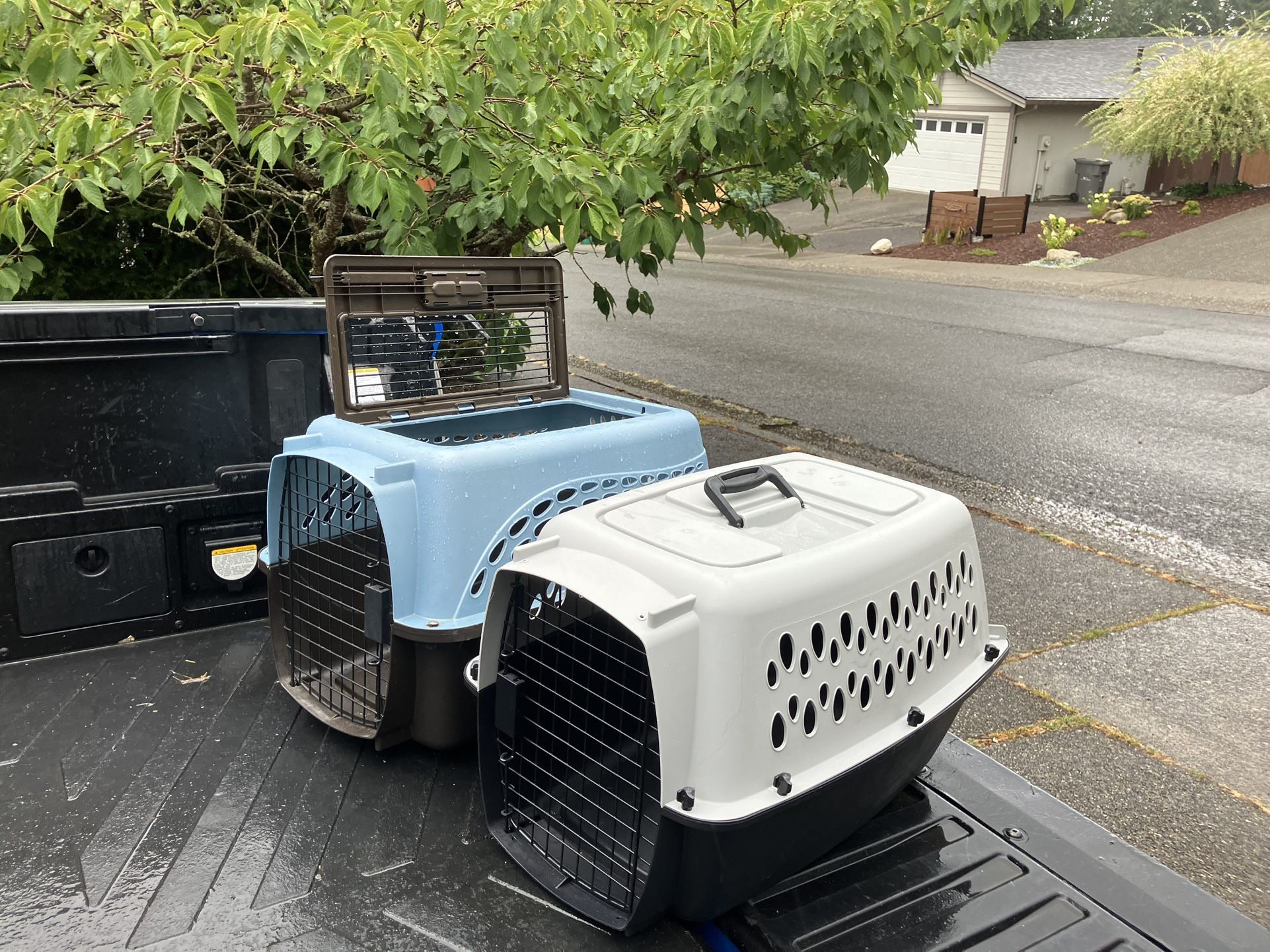 Small Dog Cat Rabbit Bunny Kennel Crate Carrier Like New 24" L by 14” W by 14” H $25 Each