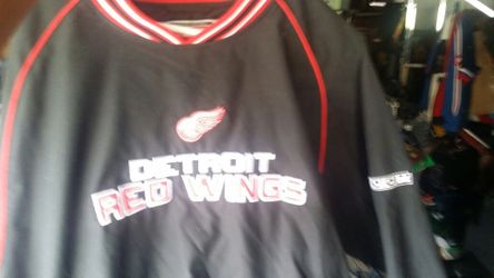 Pull over Red wings Xl