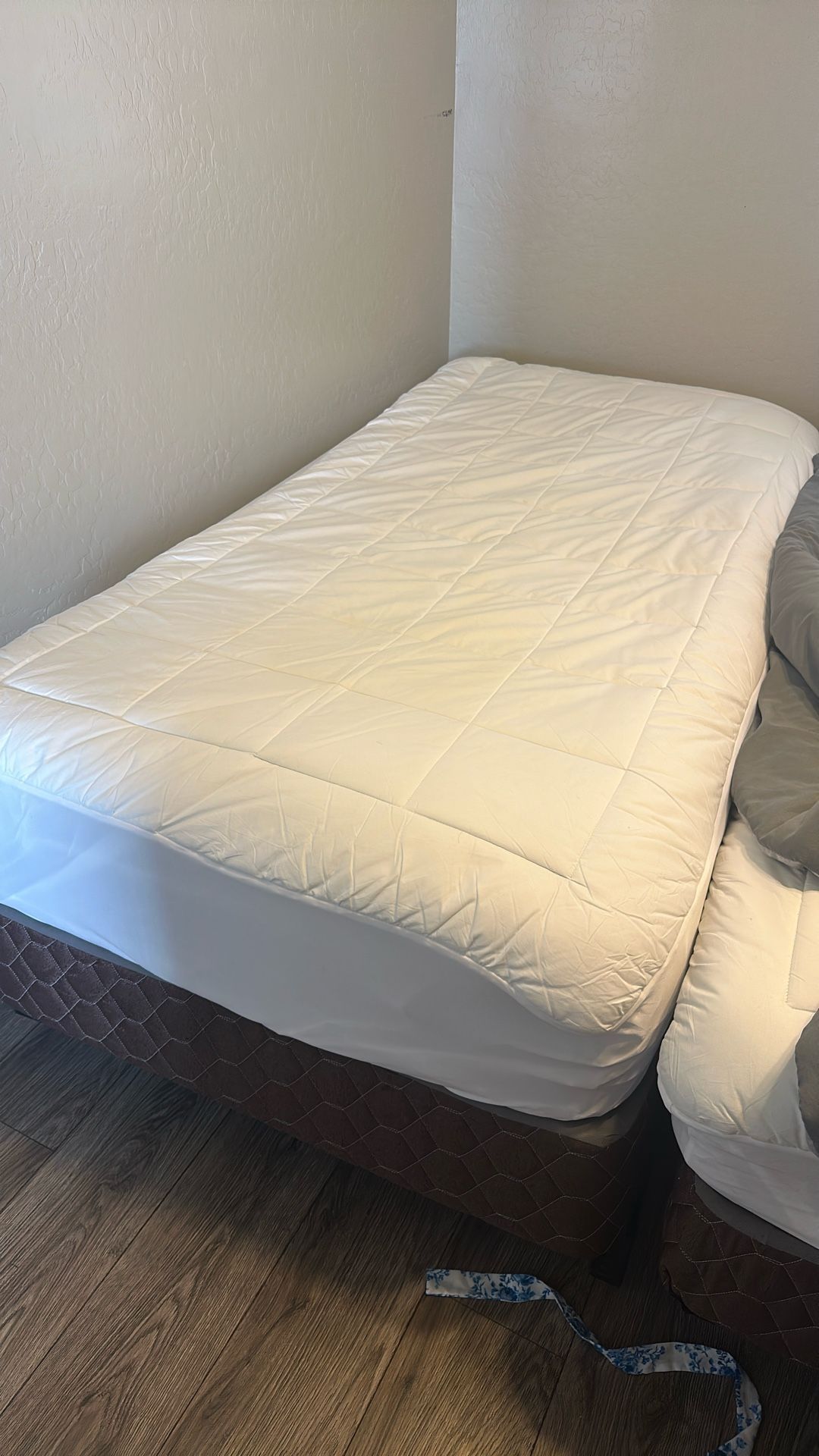 Twin Bed 