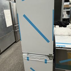 Fulgor Milano 22” Wide Bottom Freezer Fridge Panel Ready 