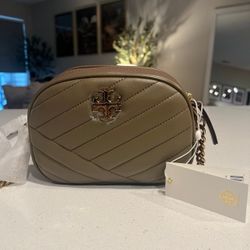 NWT Tory Burch Kira Chevron Small Camera Bag In Taupe