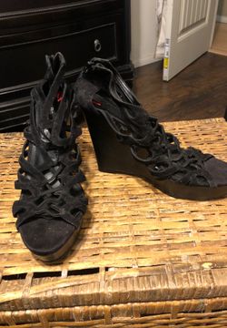 Bcbg wedges size 10