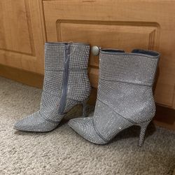 Brand New Size 9 Glittery Long Neck Boot Very Glamorous For 40