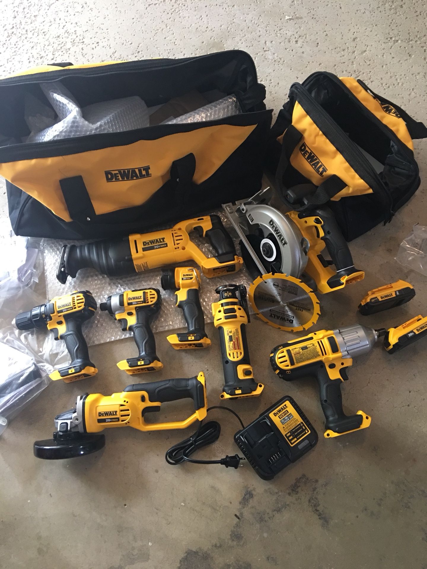 DEWALT 20-Volt MAX Lithium-Ion Cordless Combo Kit (8-Tool) with (2) 20-Volt Batteries 2.0Ah and Char
