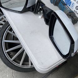 Hyundai genesis 15-16 , 23-25 door mirrors Oem