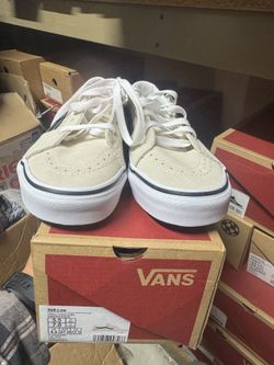 5.5 Men / 7 Women Cream Old School Lo Vans $35