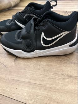 Boys NIKE TEAM HUSTLE D 11 Size 7Y
