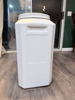Vault - 80lb Dog Food Container