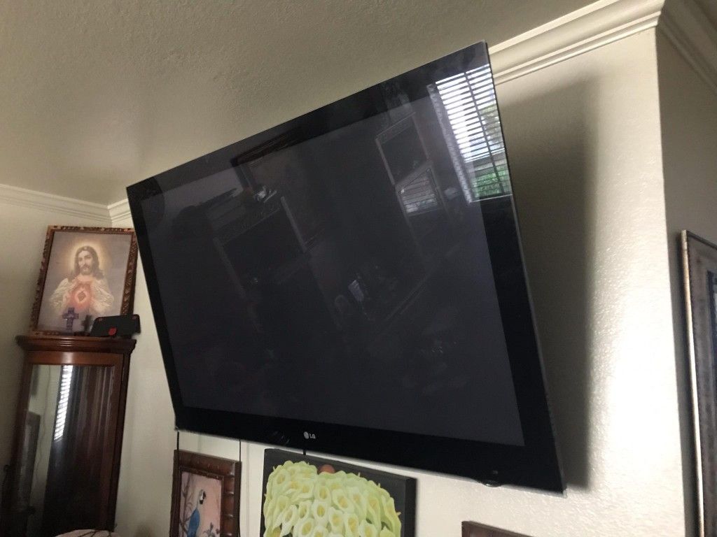 LG PLASMA TV 60 INCH