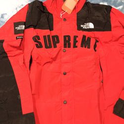 Red Supreme/north Face   S,m,l,xl
