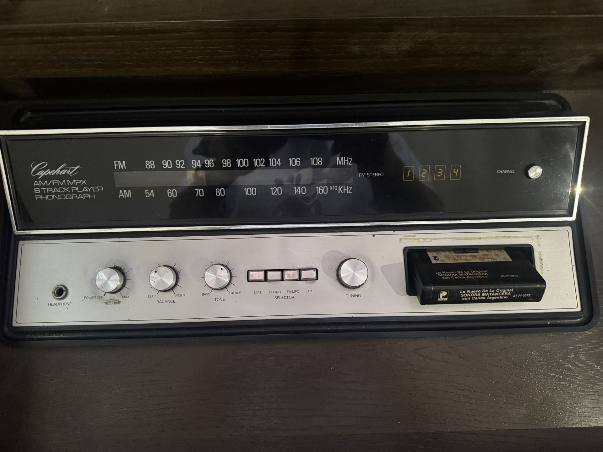 Record / vinyl / atrak / AM FM Player Vintage With Speakers