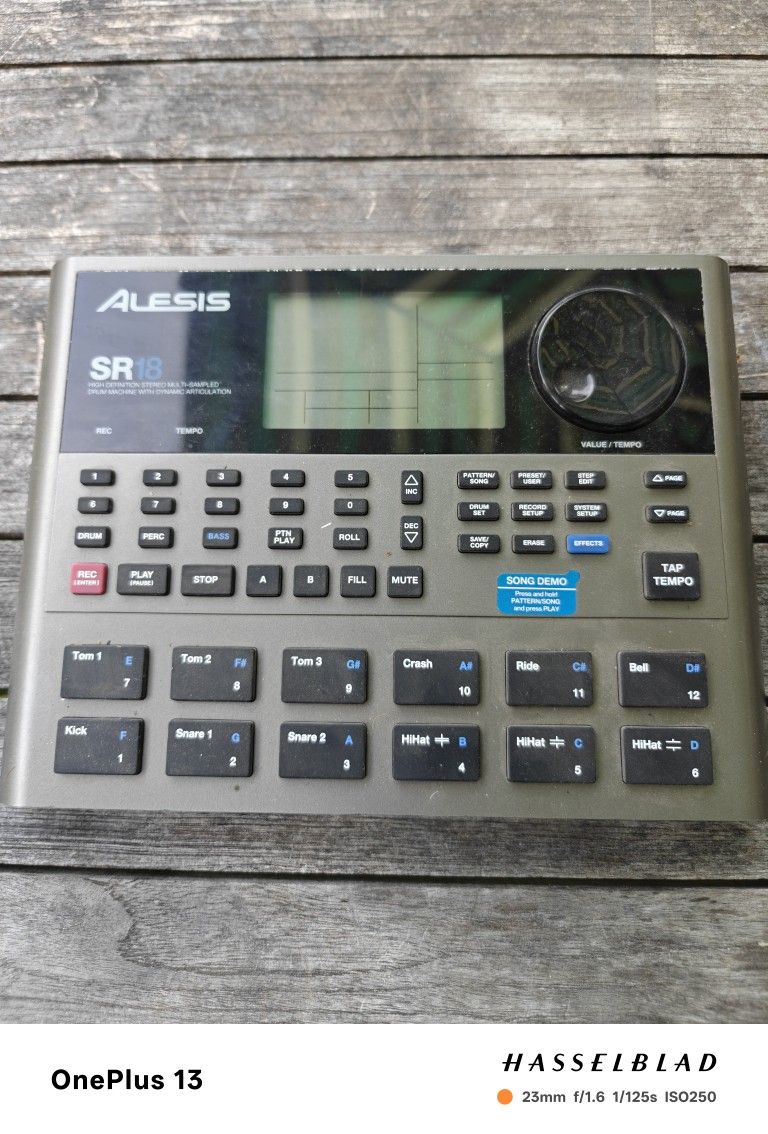 Alexis SR18 High Definition Drum Machine