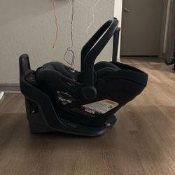 Uppa Baby Cruz Infant car seat And Base