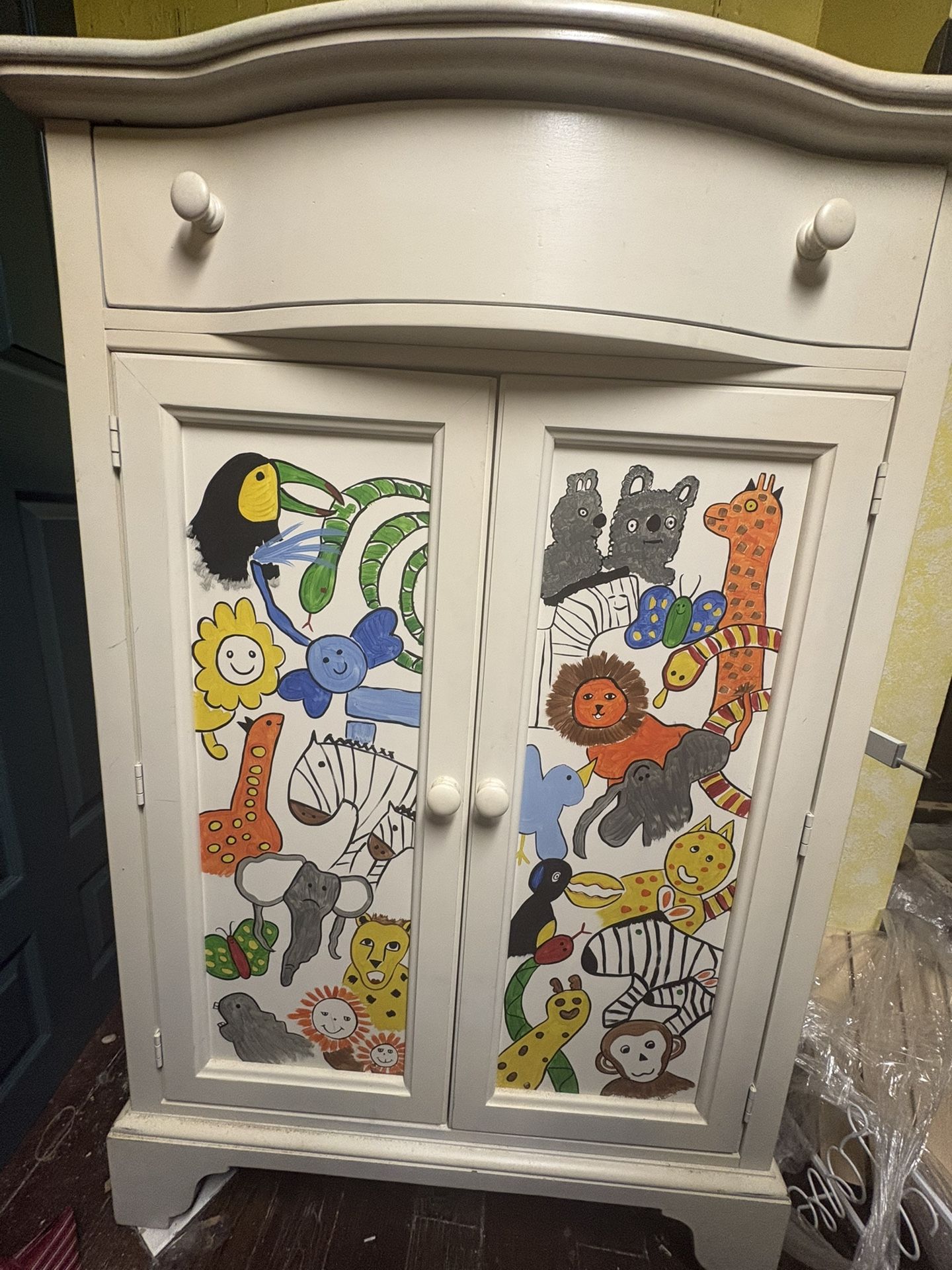 Vintage Lexington hand-painted children’s dresser