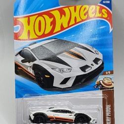 Hot Wheels Lamborghini Huracán Sterrato Safari Mode new in package