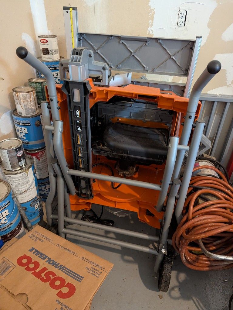 RIDGID 15 Amp 10 in. Table Saw with Folding Stand – Great Condition