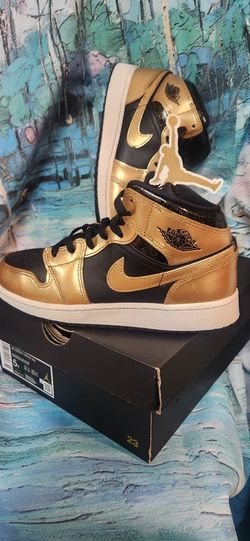 Nike Air Jordan Retro 1 Mid SE (GS) Size 5.5