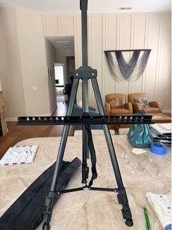 Portable adjustable easel