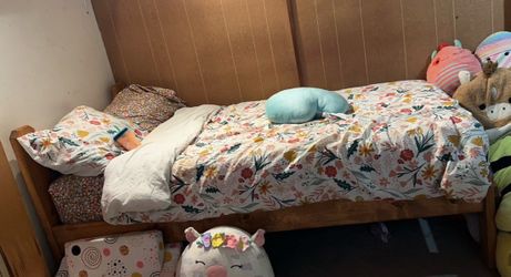 Twin wooden bed frame