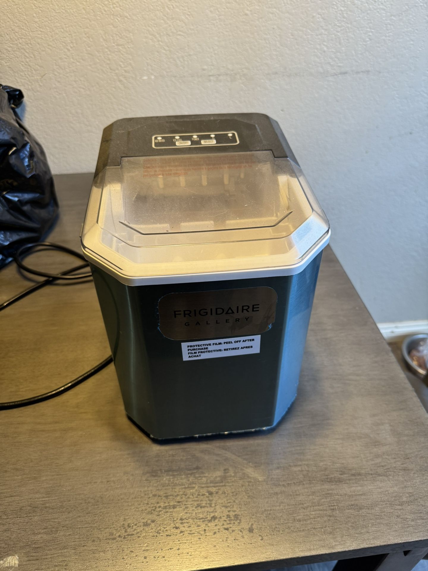Ice Maker Frigidaire $35