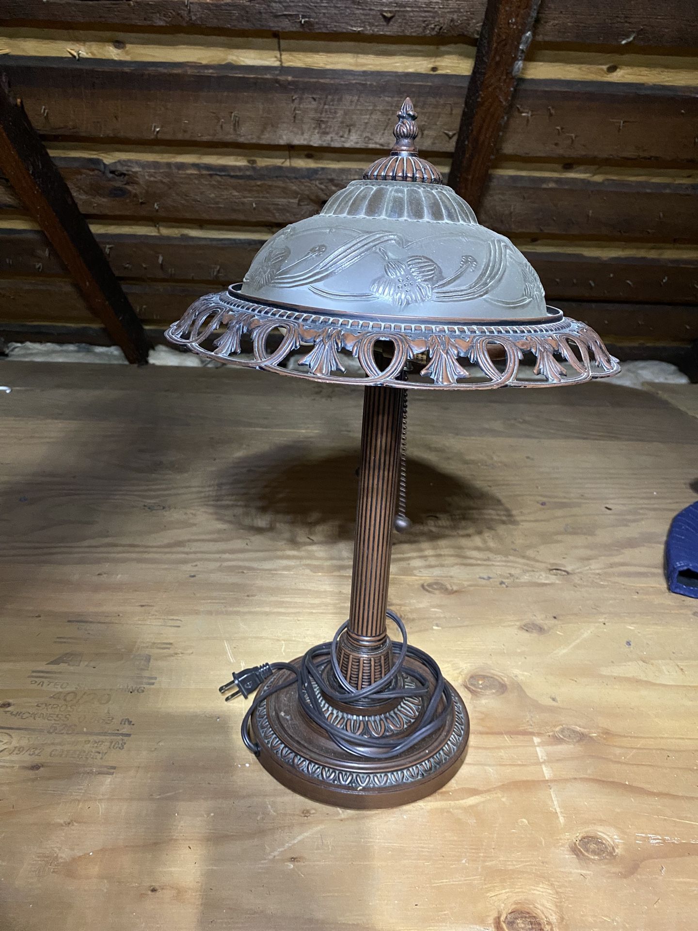 Antique style dual bulb lamp 💡 