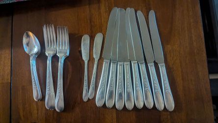 Vintage Silverware Set 1941 by Wm. Rogers Mfg. Co. "Priscilla/Lady Ann" pattern