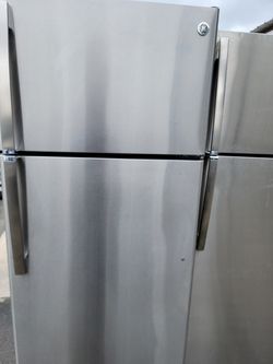 GE refrigerator Top And Bottom Stainless Steel