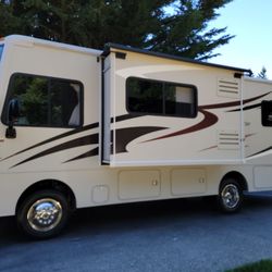 2015 Sunstar Itasca Only 25ft Class A With Slide 11k Original Miles Like New