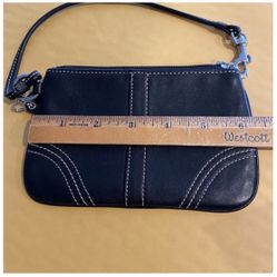  ⸻  Coach Black Leather Wristlet – Classic & Chic