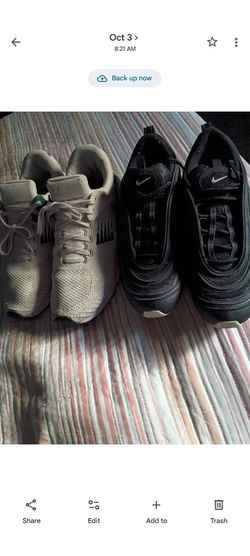 Tennis shoes