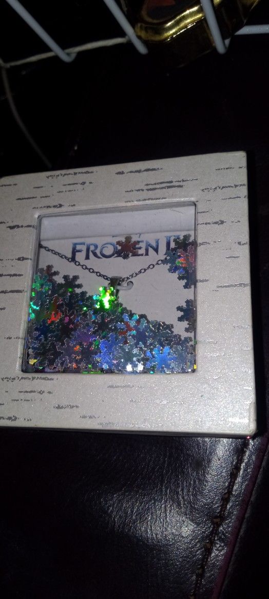 Disney Womens Frozen Sterling Silver Snowflake Pendant Necklace NWT
