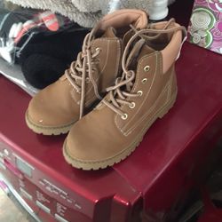 H/m Boots Size 11.5 Girl ( Used 2x)