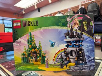LEGO Wicked Emerald City & Kiamo Ko Castle Set (75689) - 860 pieces
