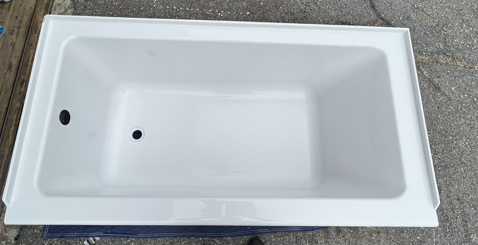 Bath Tub - American Standard 32”x60”x18”LH
