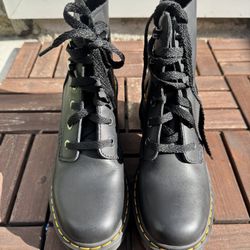 Women’s dr.marten Jesy 6 Tie Boot