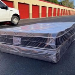 NEW QUEEN SIZE PILLOWTOP MATTRESS AND BOX SPRING 80x60” - 2PC