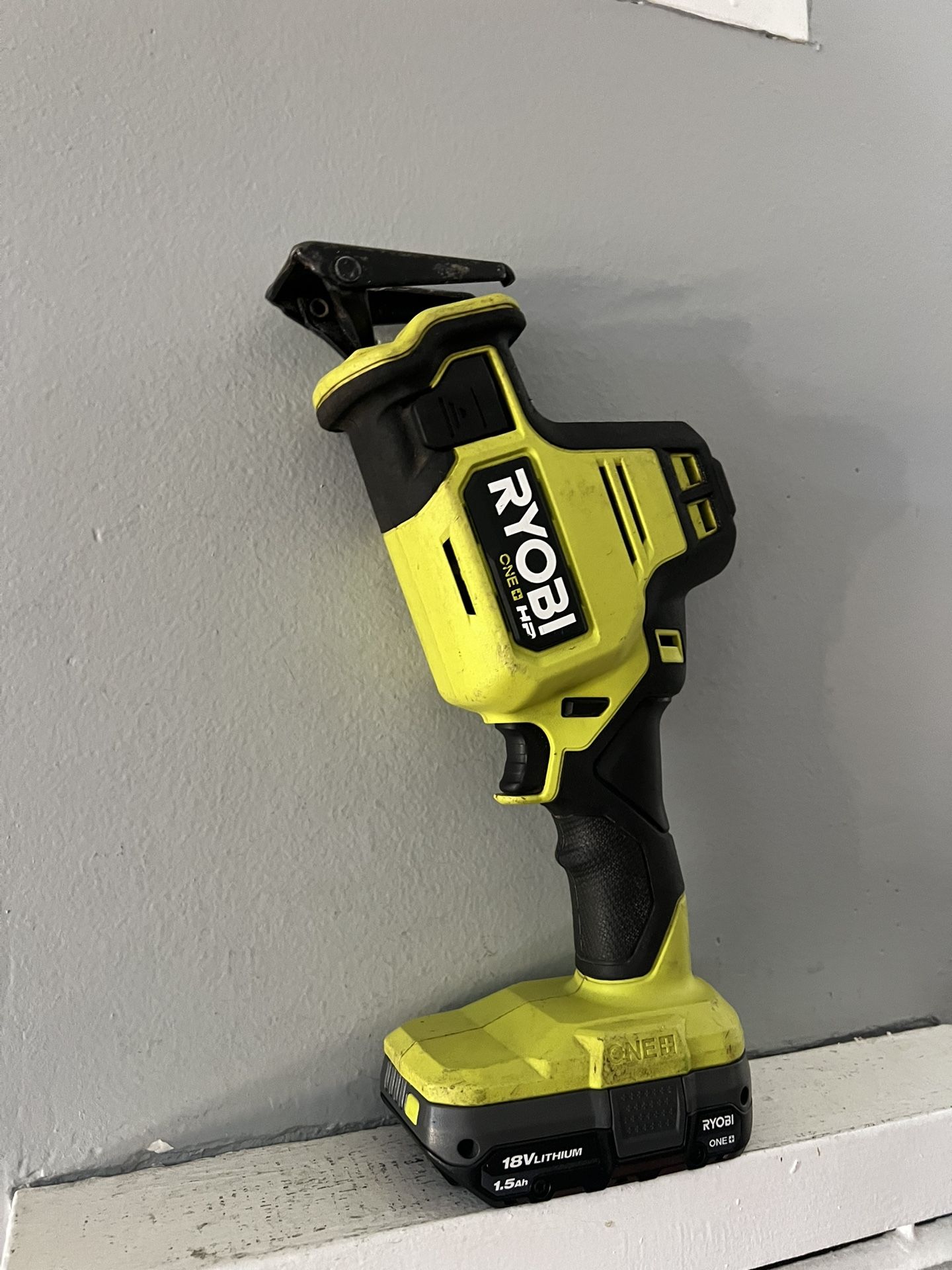 RYOBI ONE+ HP 18V Brushless Cordless Compact One-Handed Reciprocating Saw