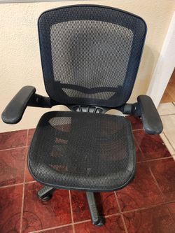Black Mesh Office Chair with folding Armrests