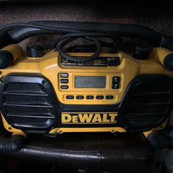 Selling Dewalt Corded Radio