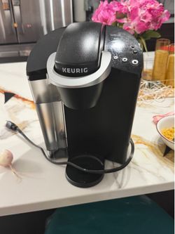 KEURIG Coffee machine perfect condition works perfect
