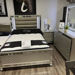 4-piece Queen Size LED Bedroom Set 