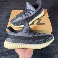 Yeezy 350 V2 Carbon