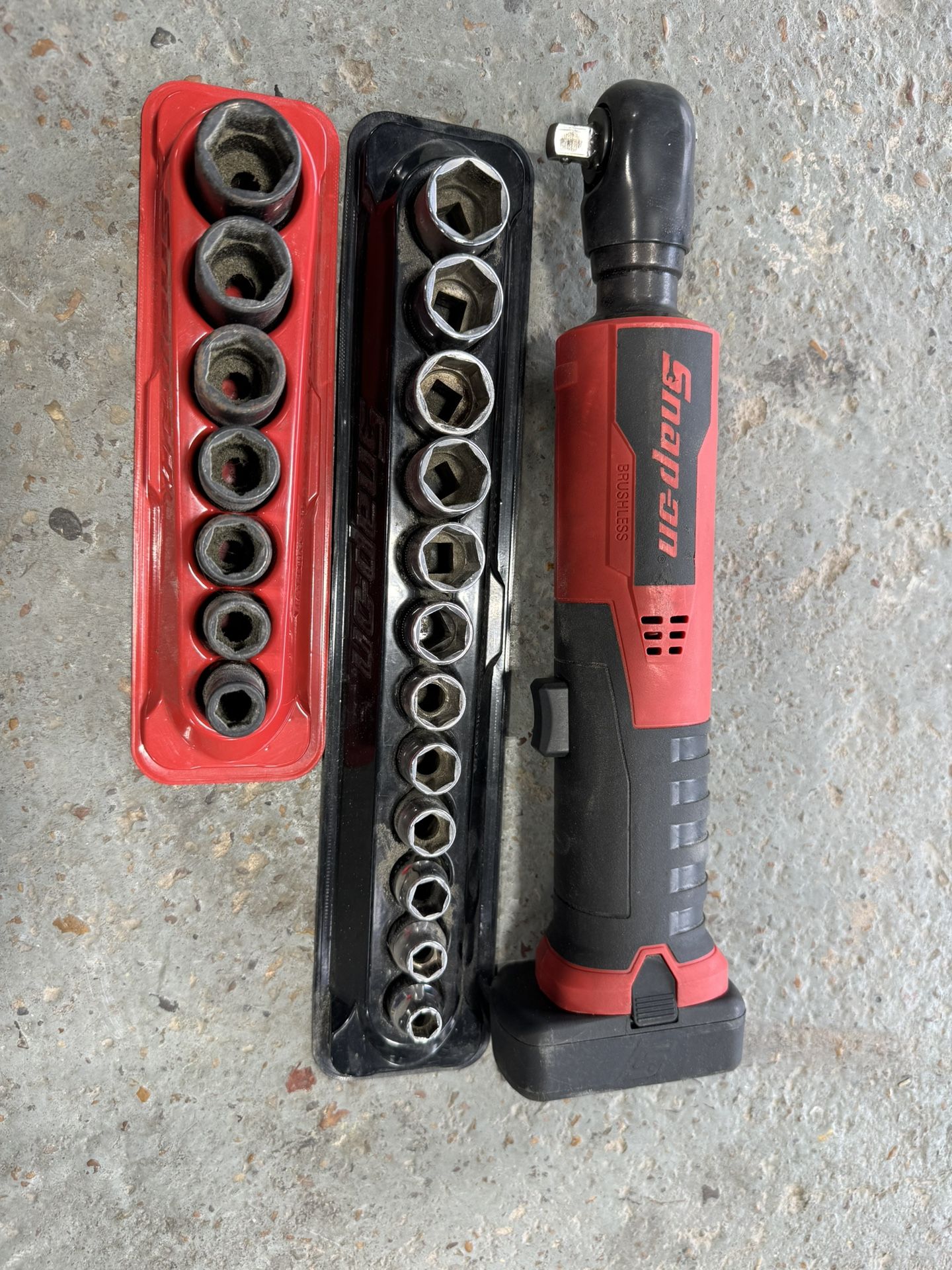 SNAP ON 3/8 RATCHET WITH SOCKETS