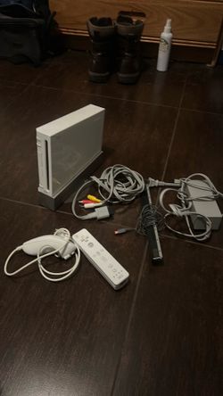 Nintendo Wii (Gamecube Backwards Compatible)