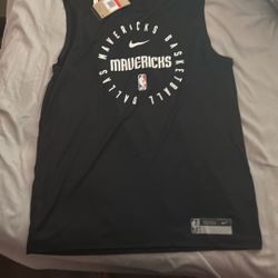 Dallas Maverick Shooting Top