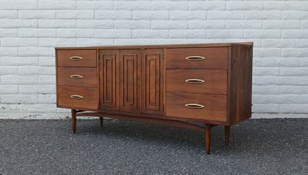 Mid Century Broyhill Sculptra Triple Dresser